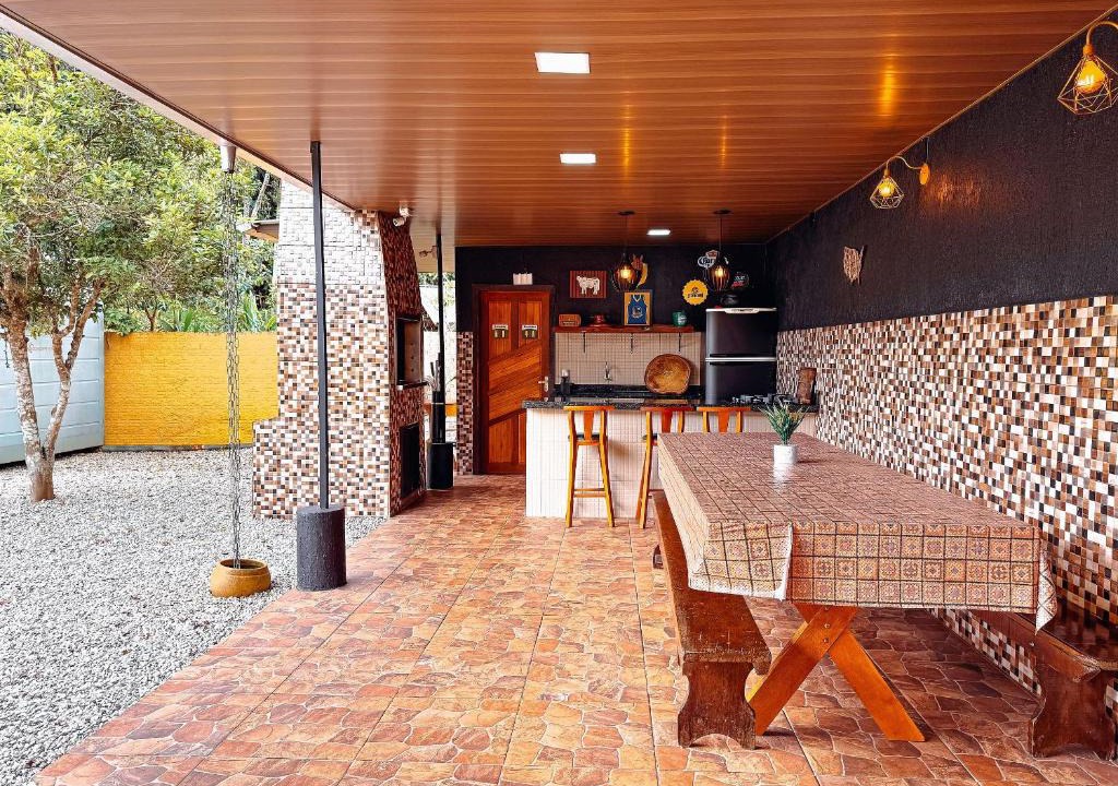 Limeira Baixa House | Casa espaçosa com churrasqueira