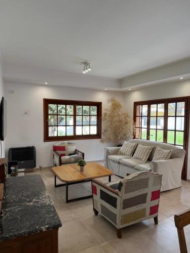 Chascomus House | Casa Franklin, A media cuadra de la laguna!