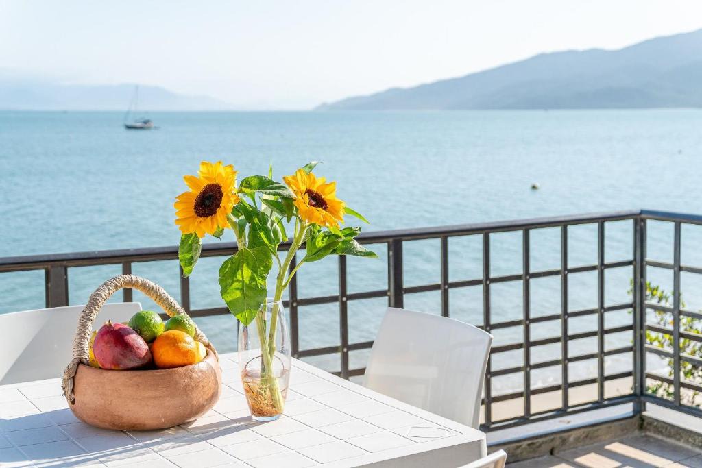 Canto Grande House | Casa frente ao Mar de Dentro com pôr do sol único