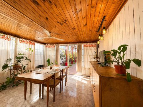 Godoy Cruz House | Casa Jade hogar familiar con jardín y parrilla