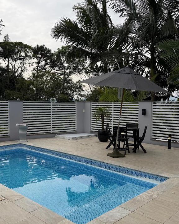 Vieira House | Casa moderna com piscina 3 quartos e área de festa