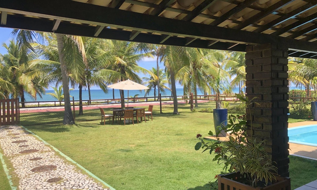 Canto do Mar House | Casa Paraiso Guarajuba - 6 suites, right on the sand.