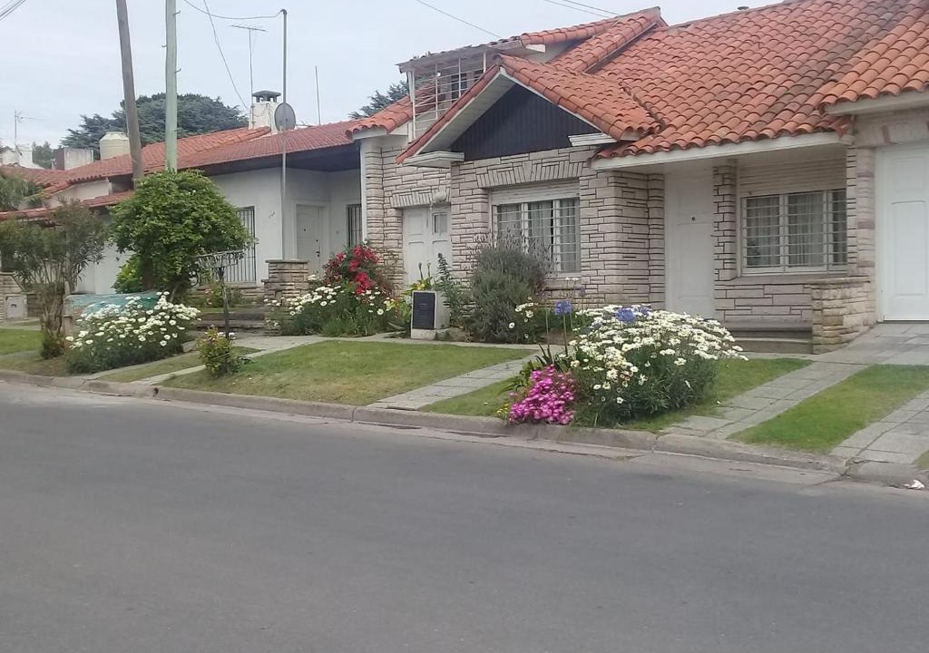 Punta Mogotes House | Casa Punta Mogotes (una cuadra playa)