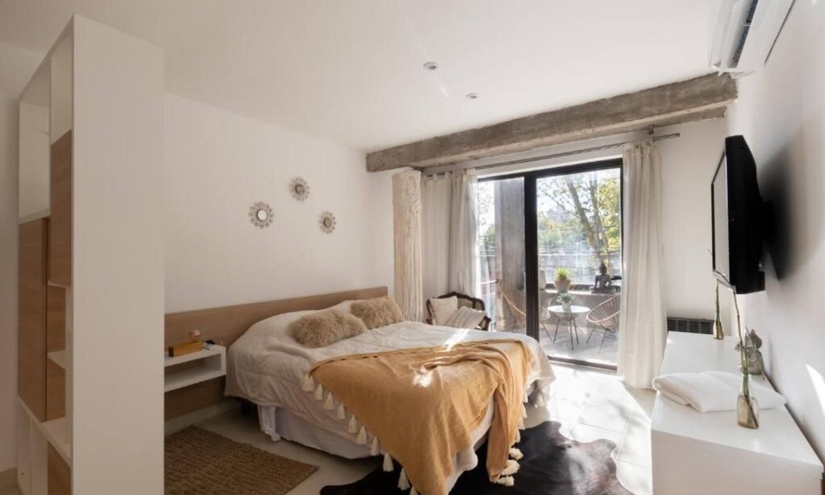 Villa Mercedes Apartment | CB Mona Suites