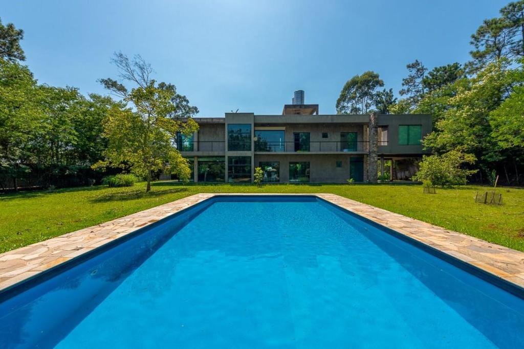 Sao Joao Novo House | Chácara com jardim e piscina no alto da serra