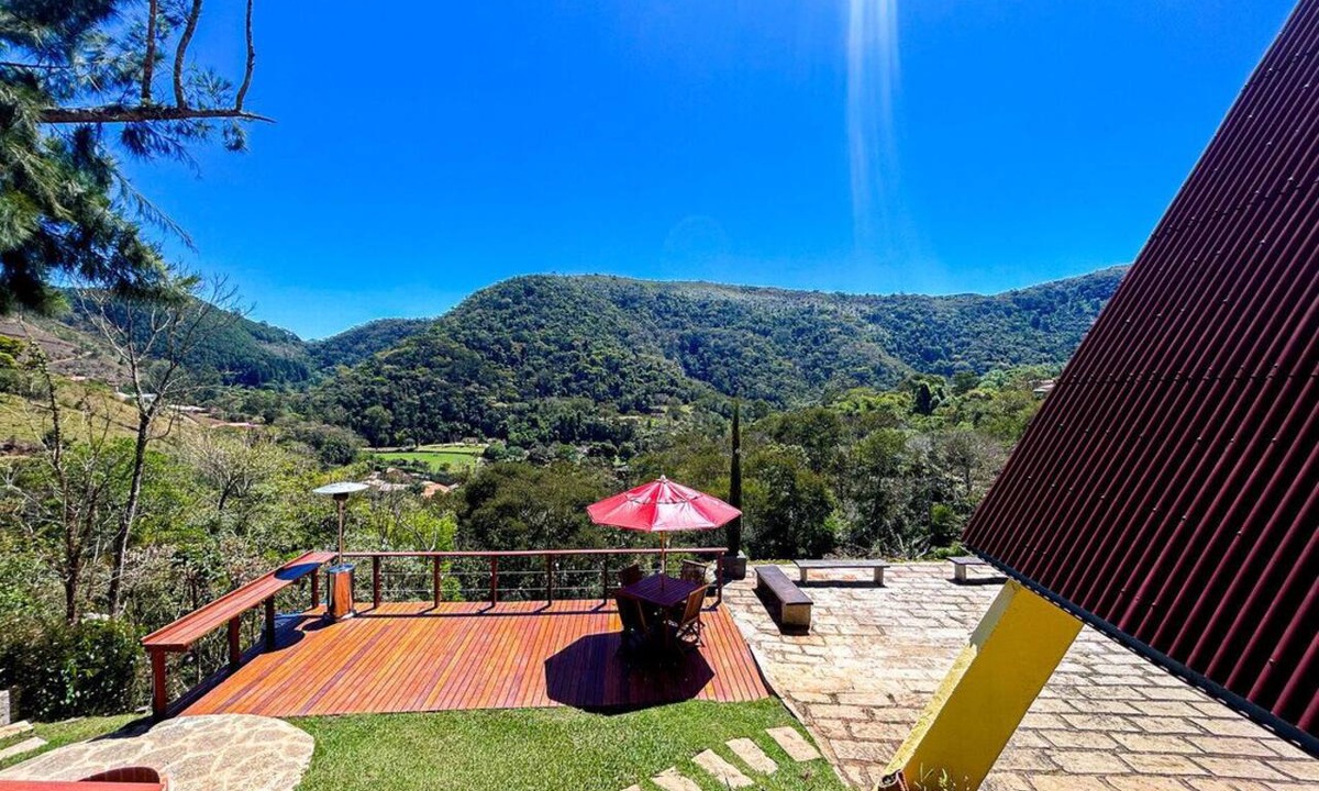 Itaipava Ski Chalet | Chalé em Itaipava c lareira hidromassagem e vista