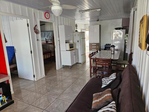 Balneario Praia do Leste Ski Chalet | Chalet beach house with pool and wifi