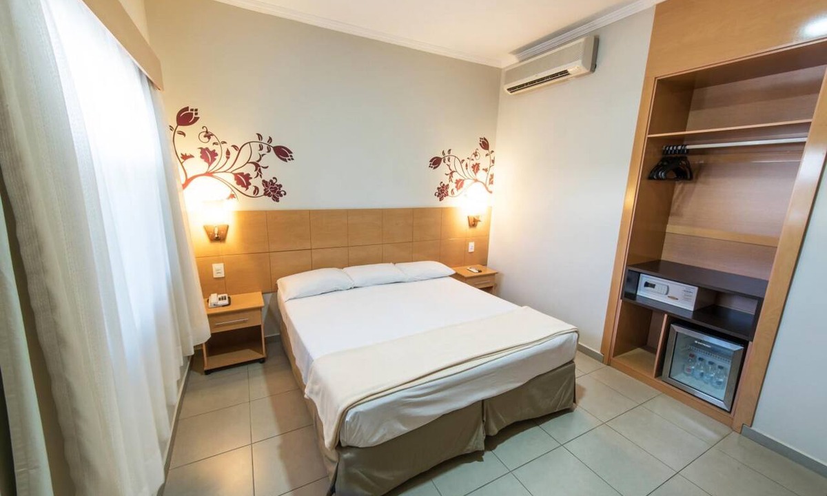 Limeira Hotel | City Convenience | Double Room | Breakfast + 1 mi to Havan Limeira