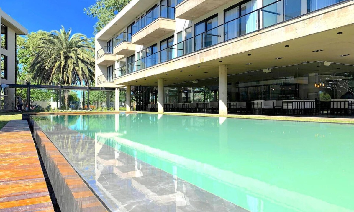 Rio Cuarto Hotel | City View Escape Near Airport: Free Parking & Daily Breakfast Buffet