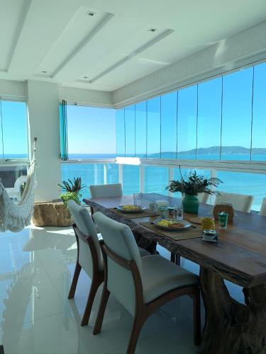 Andorinha Apartment | COBERTURA com belíssima vista para o mar e jacuzzi