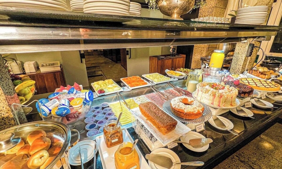 Civic Center Hotel | Comfortable Double Bed w/Breakfast Included