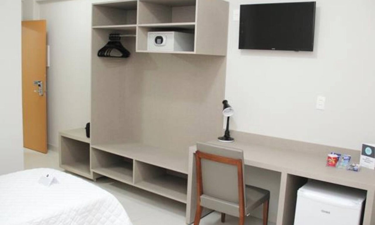 Mineiros Hotel | Contemporary Urban Haven w/ Complimentary Breakfast l Near Miners Airport - 2 mi