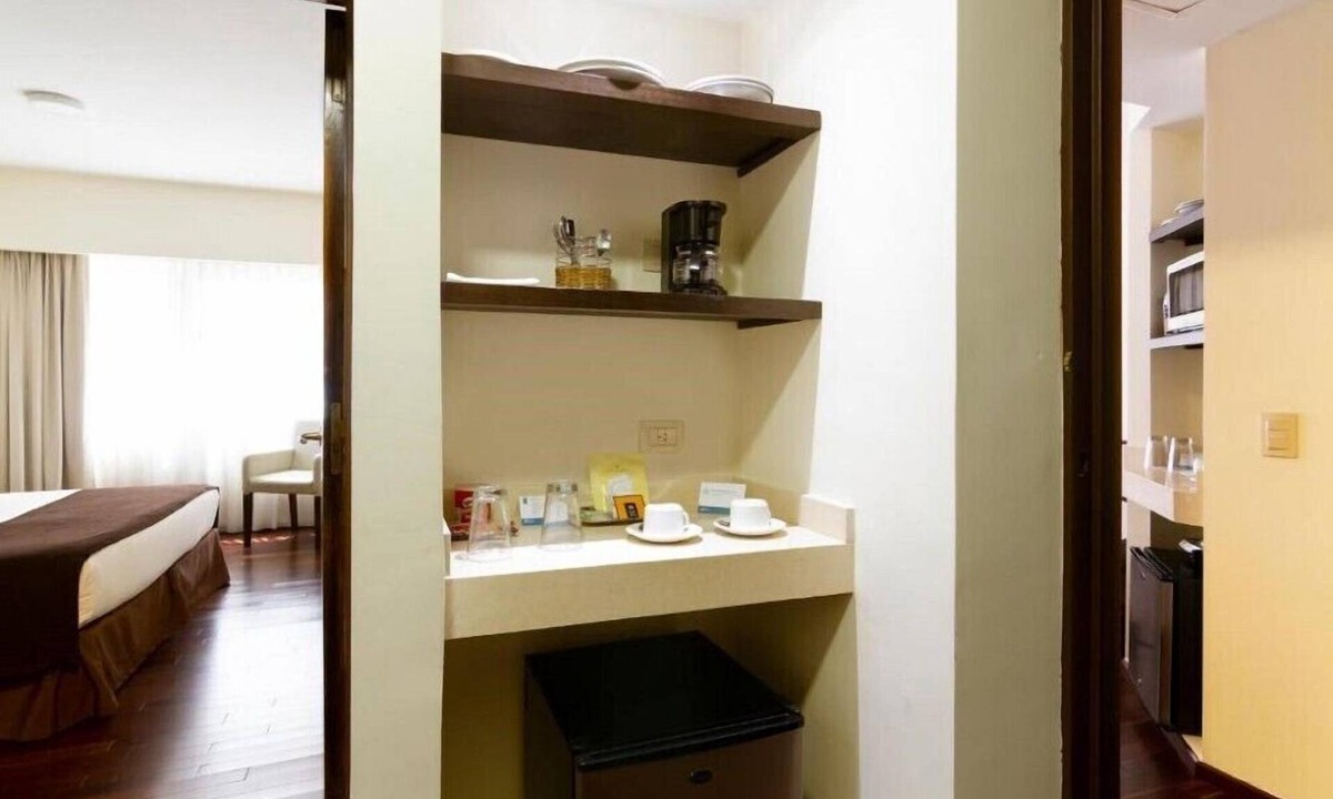El Centro Hotel | Cozy 1BR Condo A Short Ride Away from Plaza San Martin Square