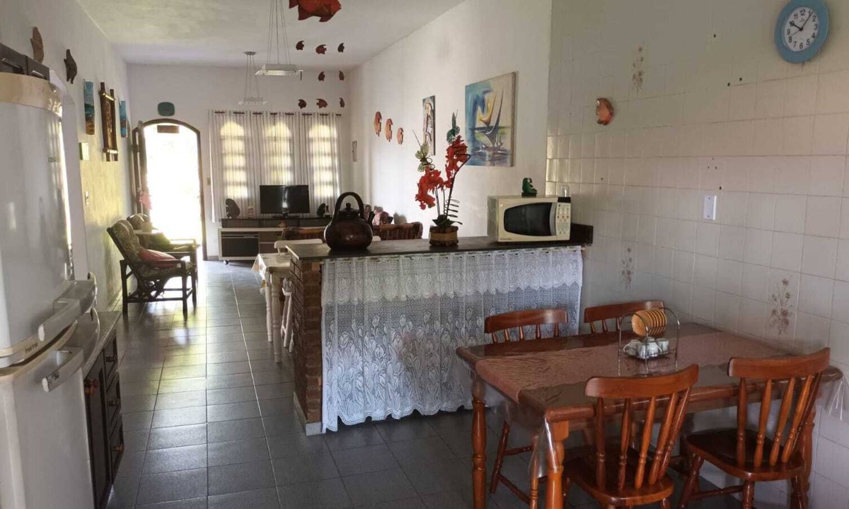 Bairro da Enseada House | COZY AND AIRY HOUSE WITH 3 BEDROOMS AND A SUITE FOR UP TO 13 PEOPLE.
