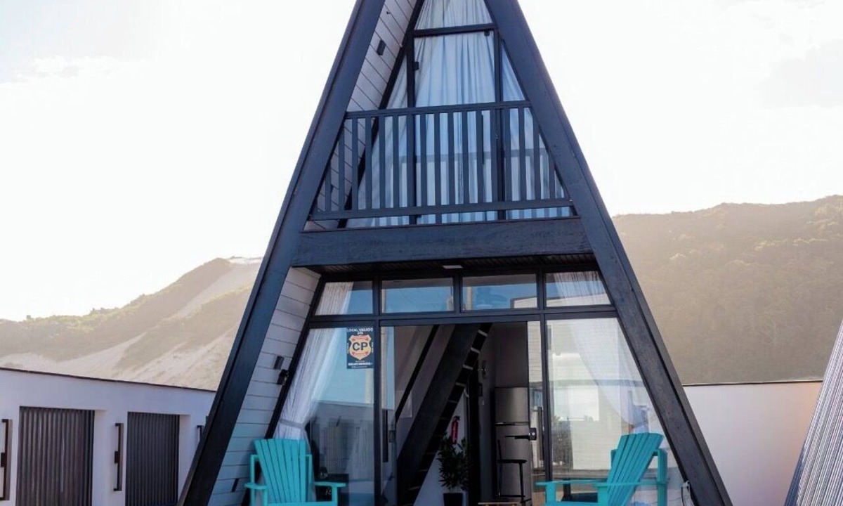 Jaguaruna Ski Chalet | Cozy chalet practically on the sand, surrounded by dunes and lagoons.