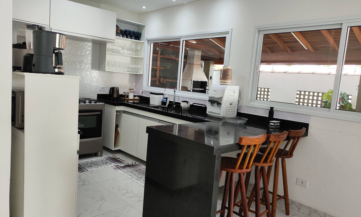 Praia da Enseada House | Cozy house on Enseada Beach in Ubatuba, and accepts your Pet.