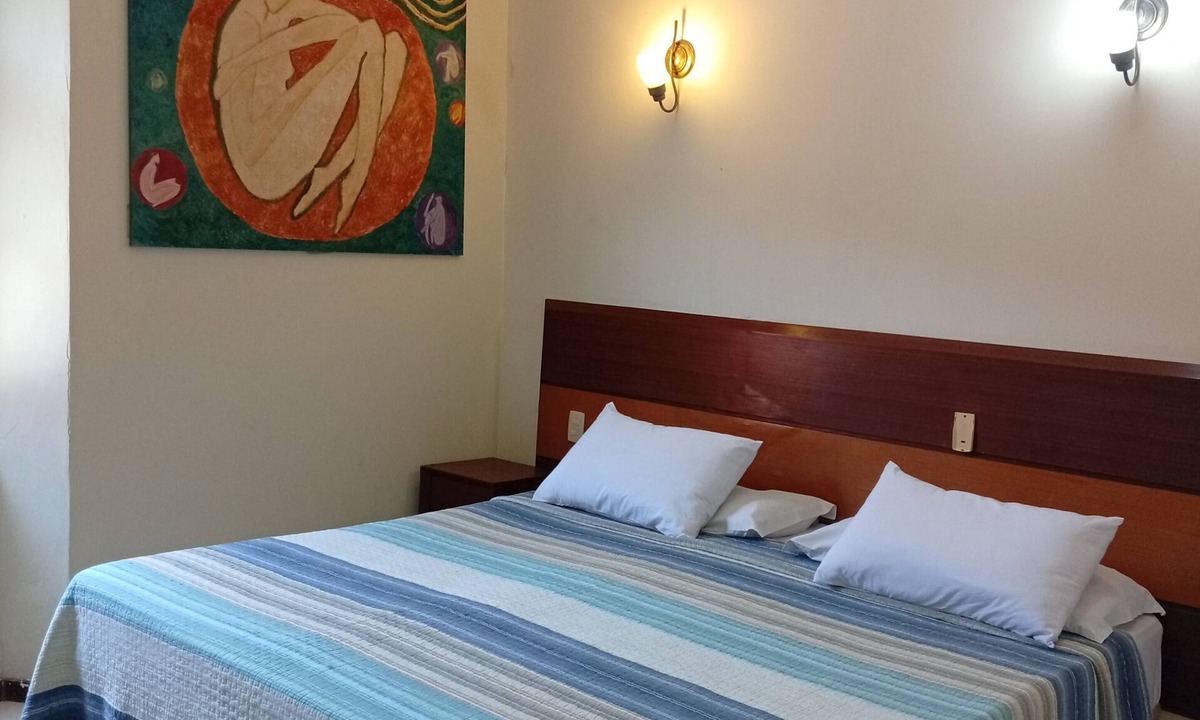 Comercio Apartment | Direita S.Antonio -Comfort quarter and hall, view centro historico.