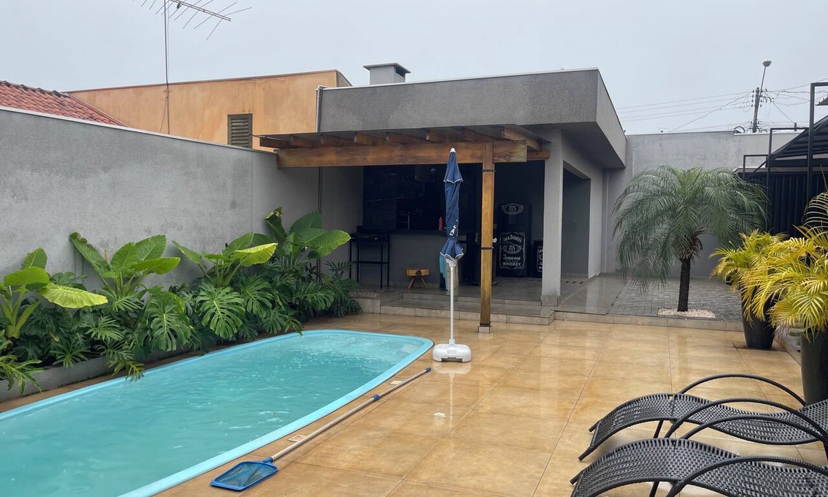 Arapongas House | Domus leisure space with swimming pool in Arapongas