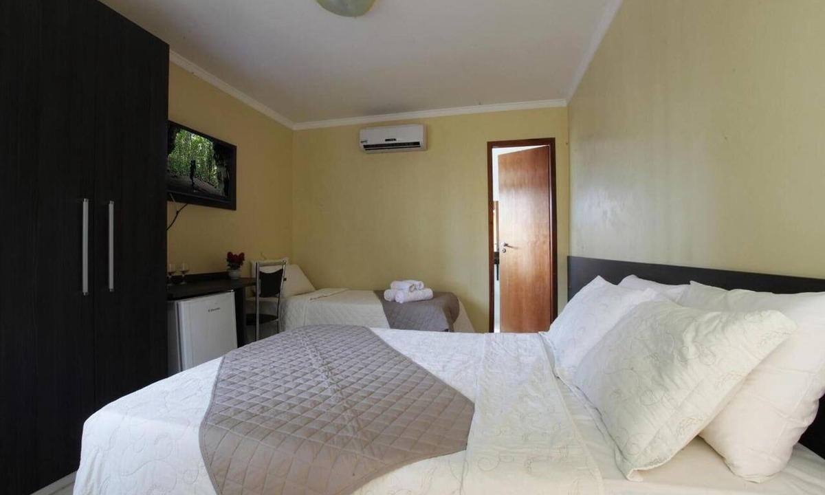 Altamira Hotel | Downtown Executive Room | Free Breakfast & Parking | 0.2 Miles to Shopping Hub