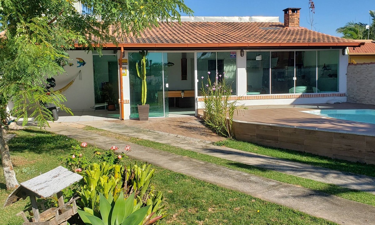 Praia do Sonho House | Dream house on the beach with a pool.