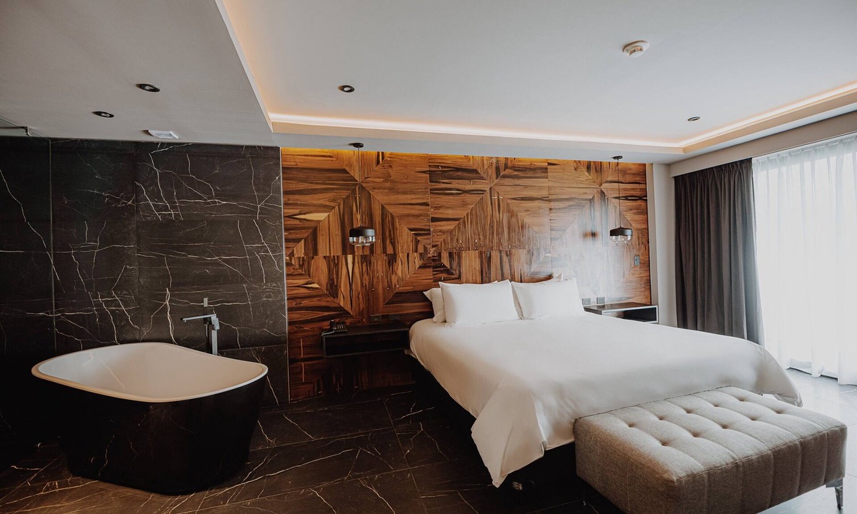 Rio Cuarto Hotel | Elegant Room Designed for Serenity Near Sarmiento Park – Free Breakfast