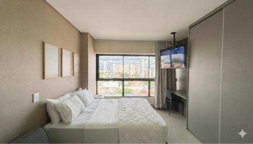 Jardim dos Estados Apartment | Estúdio Completo com Cama Queen e TV no Quarto