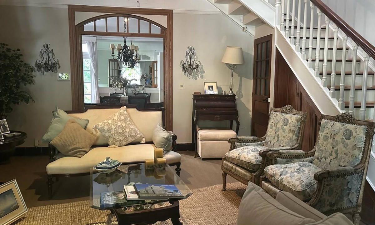 Pocitos Bed & Breakfast | Exclusiva Casa de Estilo en Barrio Tradicional de Montevideo, Jardin con Piscina