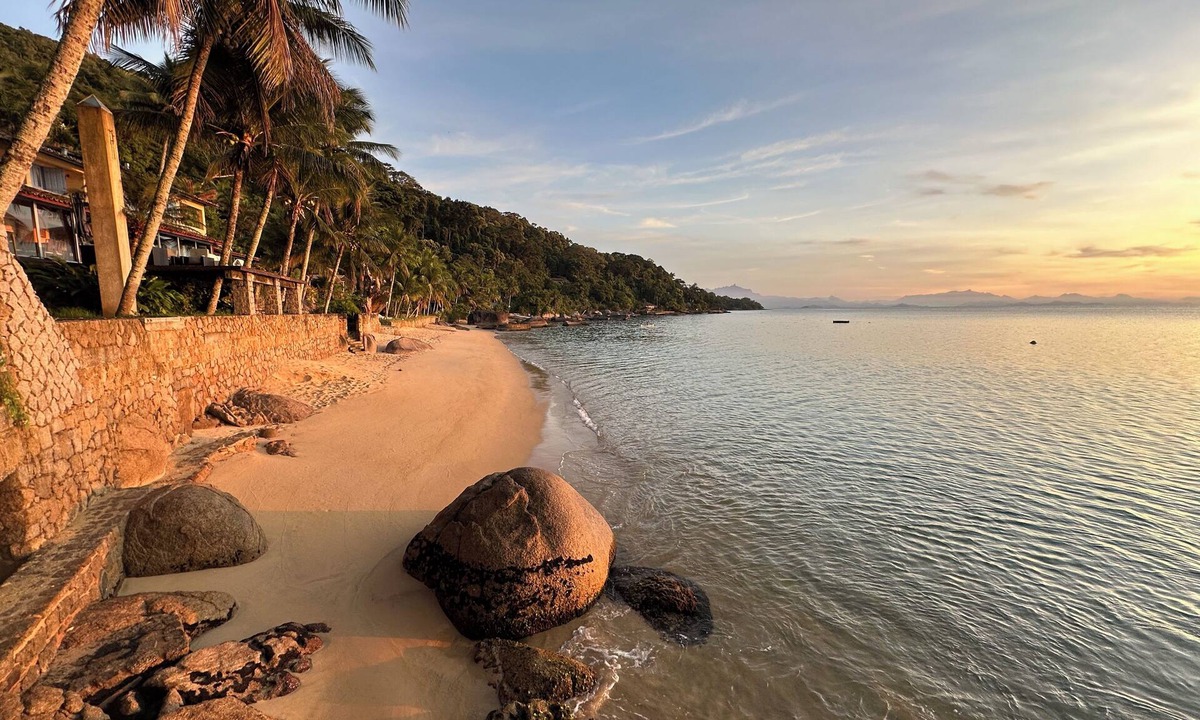 Paraty House | Exclusive house on an island with a beach and ocean views.