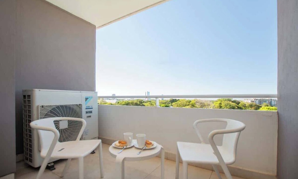 Asuncion Apartment | Executive Retreat with Balcony, Sauna and Pool