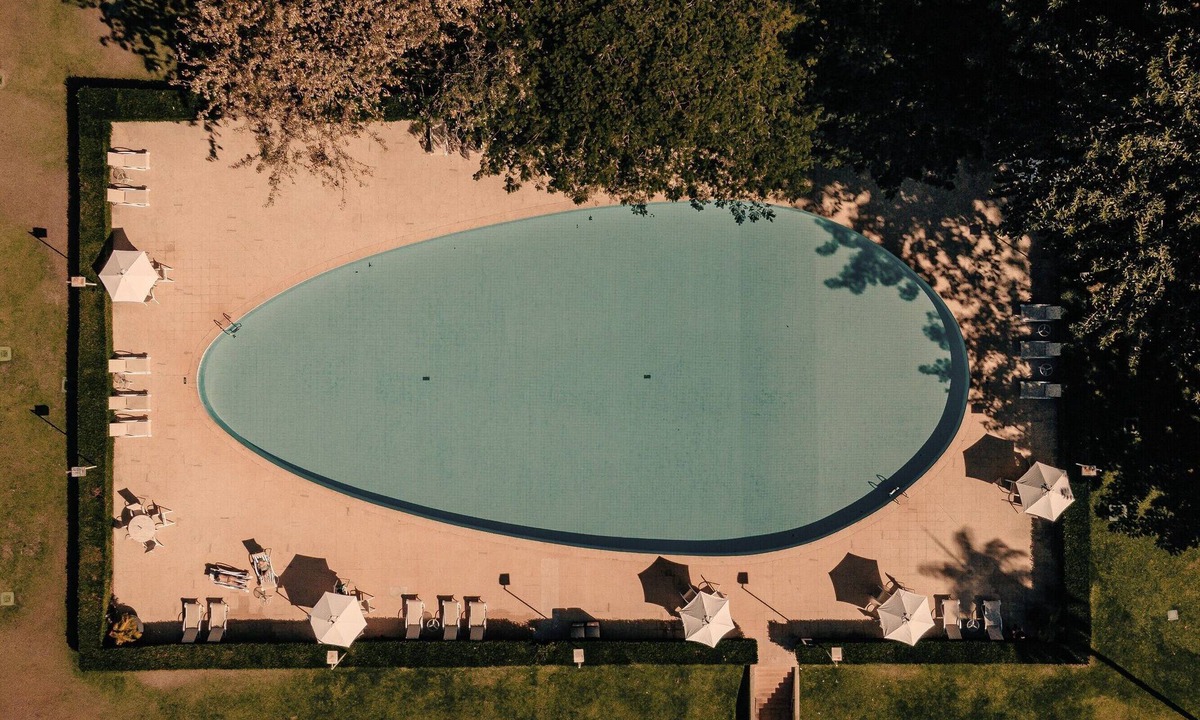 Brasilia Hotel | Experience Relaxation in a Modern Room w/Free Breakfast + Parking Included