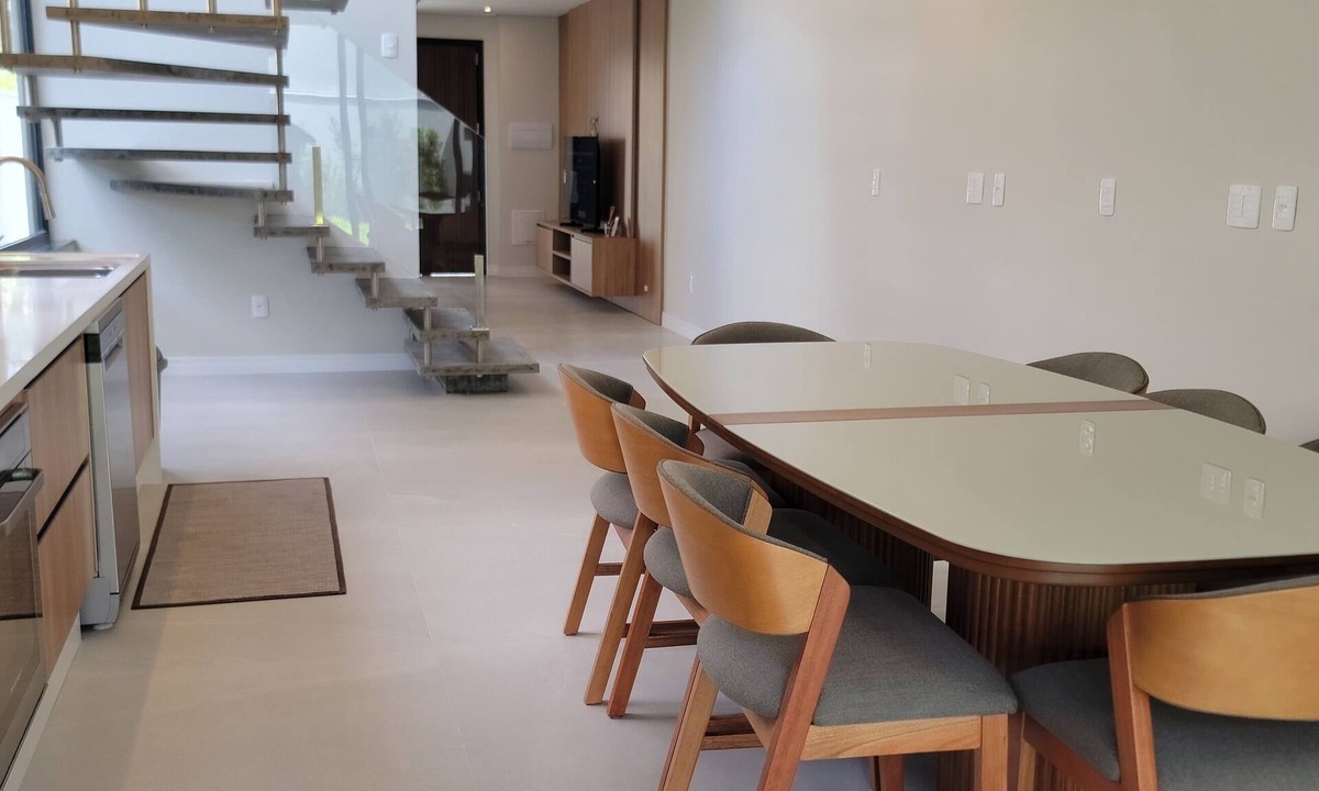 Cachoeira do Bom Jesus House | Fabulous 3 Suite Home With Ocean Breeze in Prime Location!