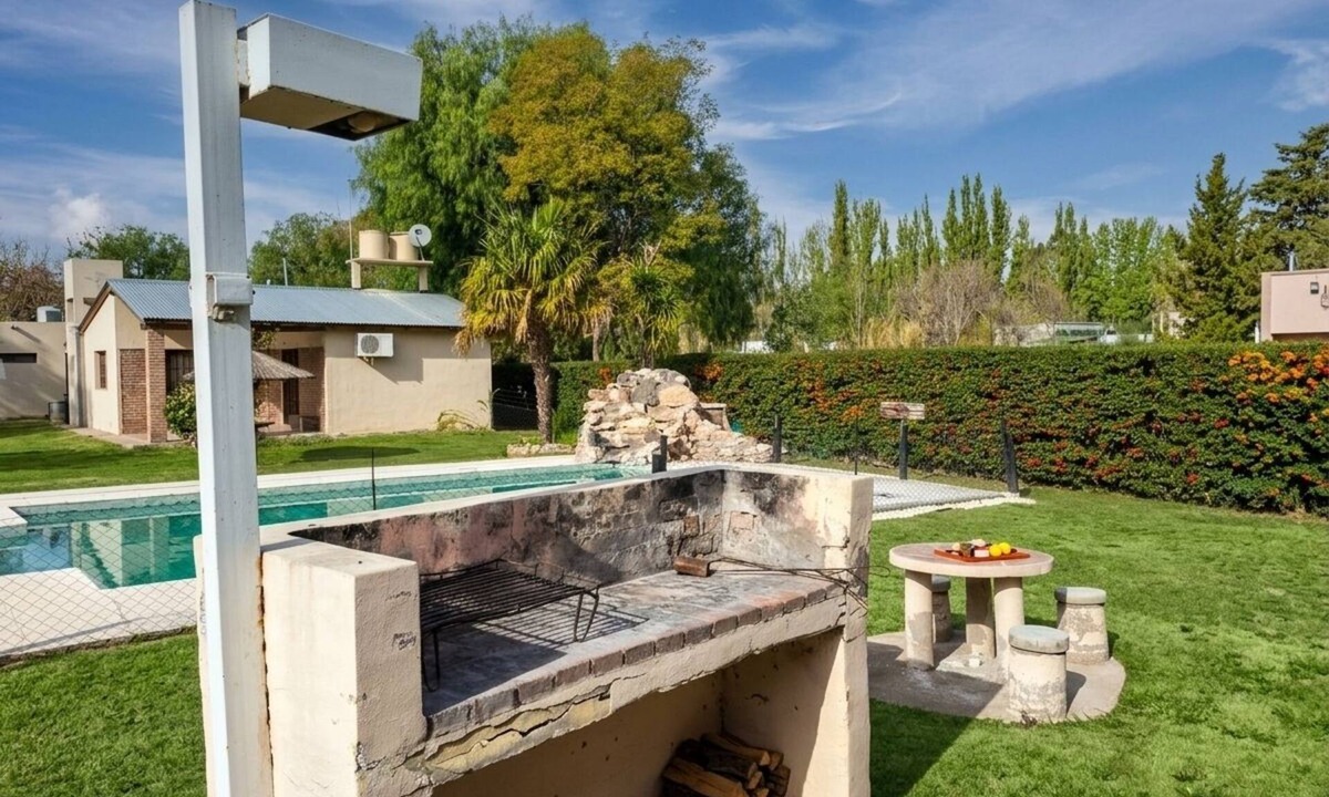 San Rafael Cabin | Family Cabin | Pool, games, and breakfast included