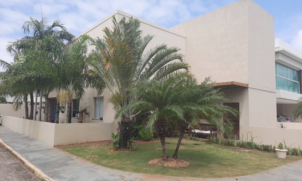 Aruana House | Fantastic 4-bedroom house in gated community 2 minutes from the beach!
