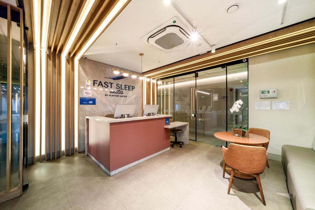 Aeroporto Internacional Governador Andre Franco Montoro Hotel | Fast Sleep Suites by Slaviero Hoteis - Hotel dentro do Aeroporto de Guarulhos - Terminal 2 - desembarque oeste