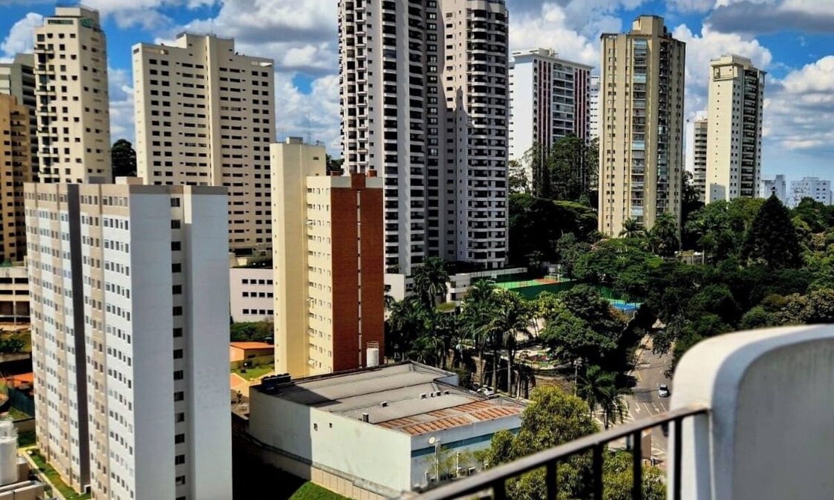 Vila Suzana Apartment | Feel at home in the Alto do Morumbi Building.