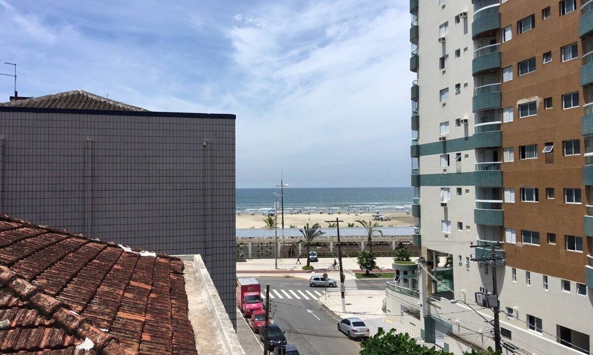 Guilhermina House | Foot in the sand at Guilhermina beach