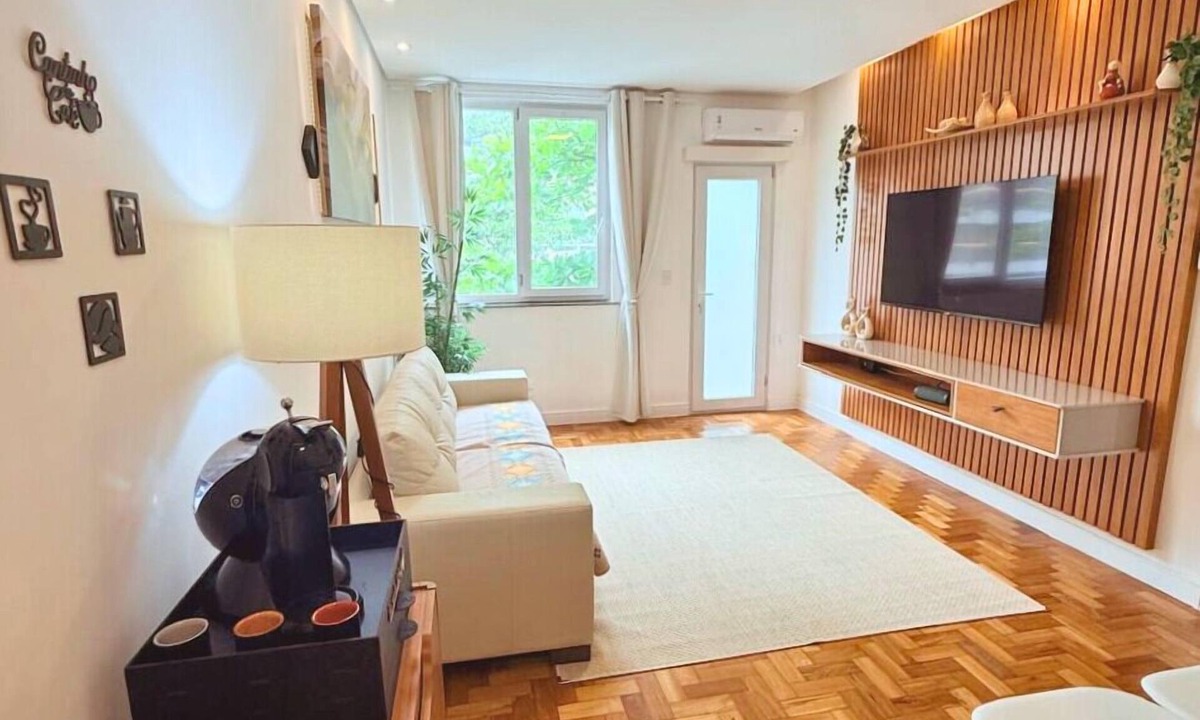 Leblon Apartment | Fully furnished apartment - completely renovated for your comfort. 3 bedrooms in Leblon.