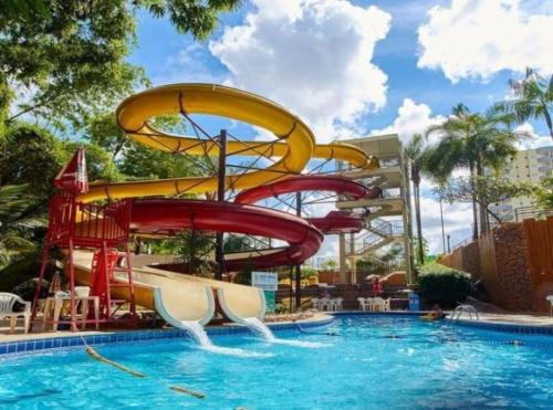 Caldas Novas Apartment | Golden Dolphin Grand Hotel- Apt 2quartos,frente piscina,com lençóis,fronhas,toalhas de rosto, piso e material básico de higiene inclusos - Até 7 hóspedes mais uma criança de até 5 anos - NÃO É PERMITIDO PET