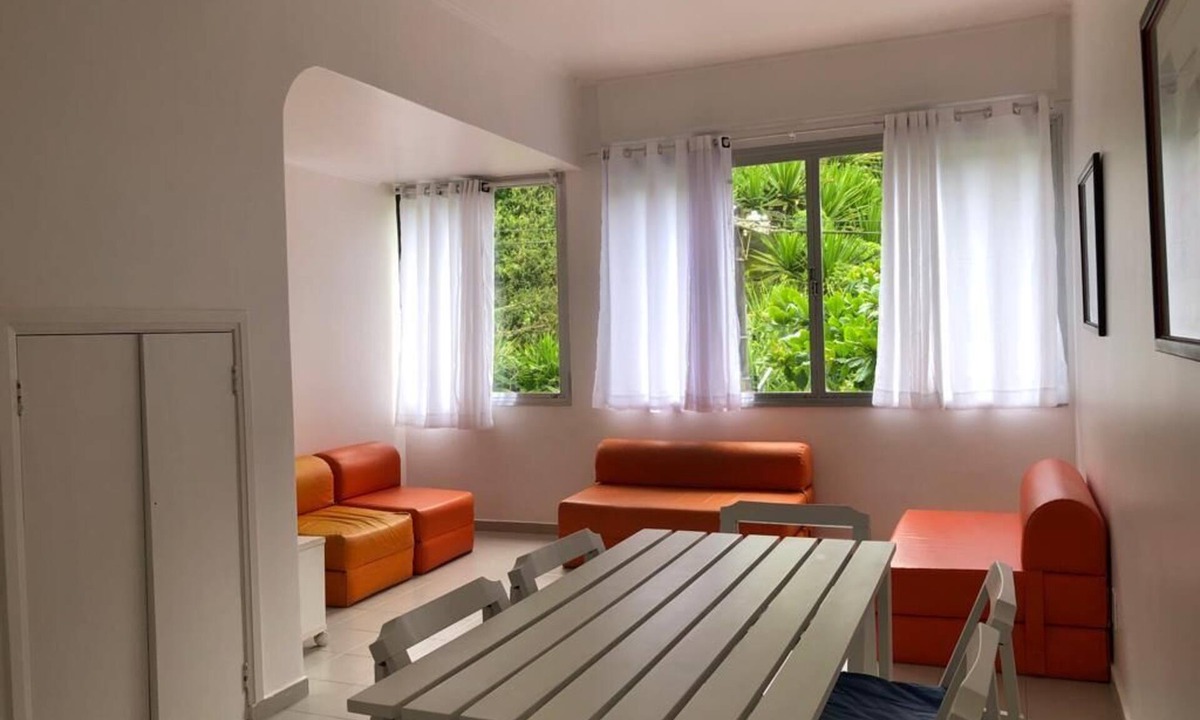Vila Luis Antonio Apartment | Guarujá Apartment, Building on the Waves, Pitangueiras Beach, Pé na Areia