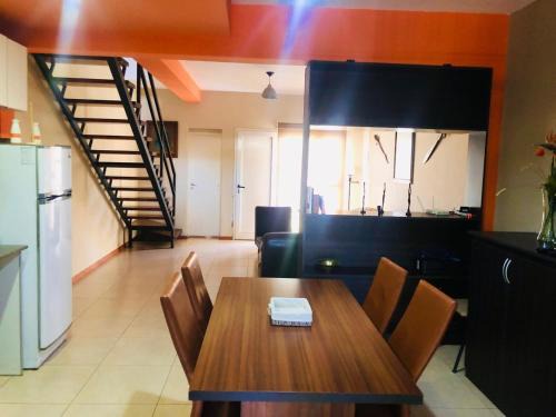 San Juan Apartment | Hermoso Duplex c/Pileta y Cochera en Consorcio Privado Saavedra
