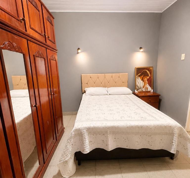 Caninde House | Hospedagem Casa Completa Ótima localização Centro Canindé