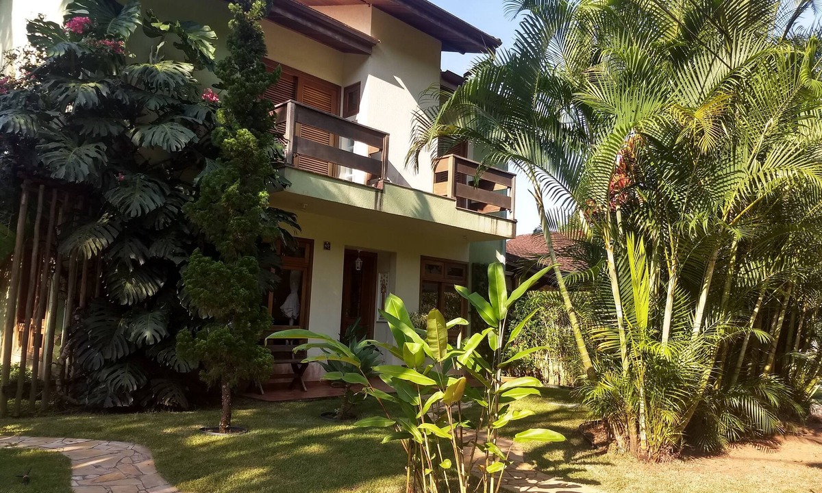 Parque Imperial Condo | House in gated community, surrounded by lush nature and rivers for bathing
