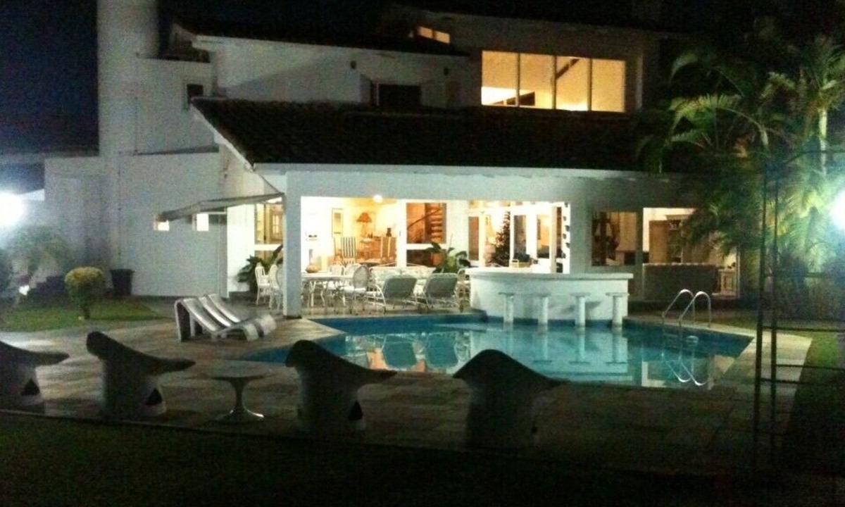 Jardim Acapulco House | House on 1000mts of land, Excellent location with pool bar and great comfort