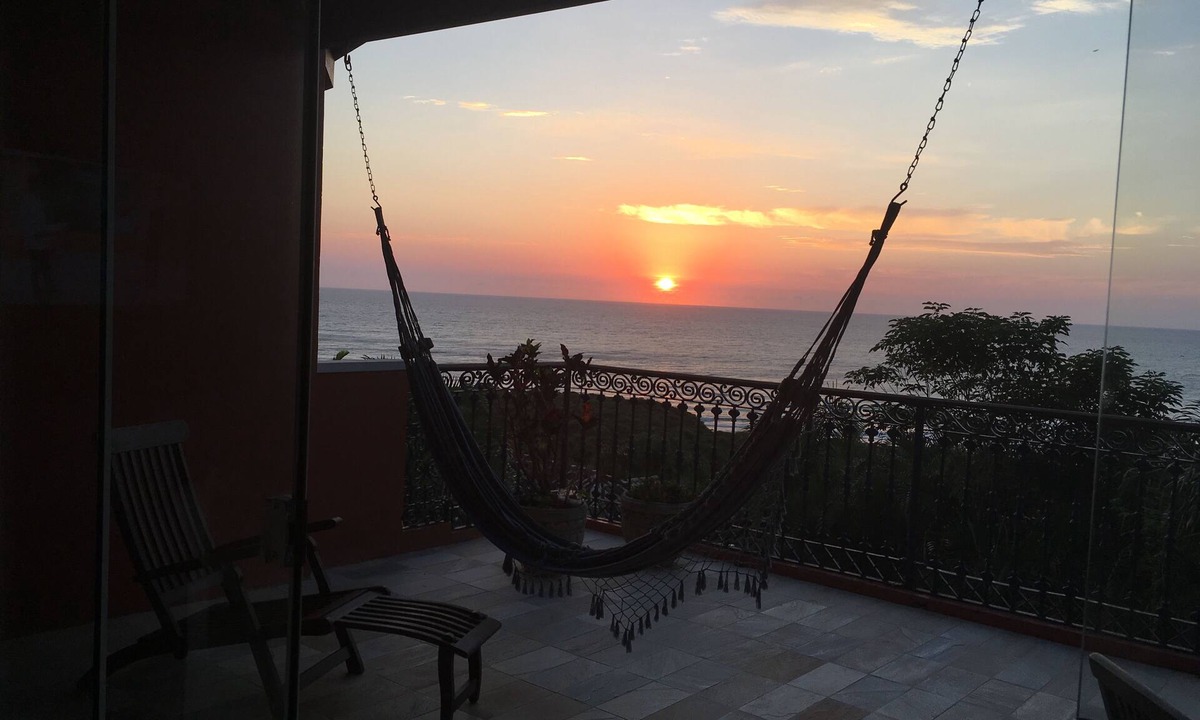 Praia do Rosa House | House with panoramic views of Praia do Rosa, 250 meters from the sea.