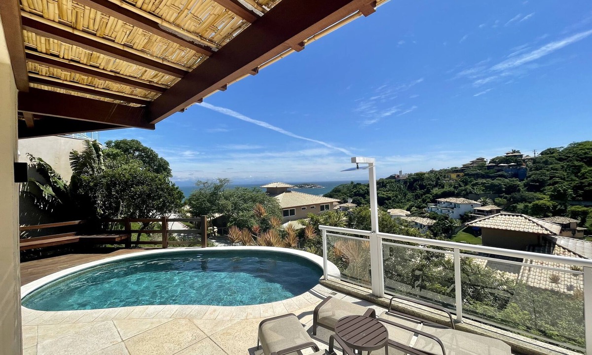 Joao Fernandes House | House with stunning views, barbecue, and pool, 600m from João Fernandes beach.