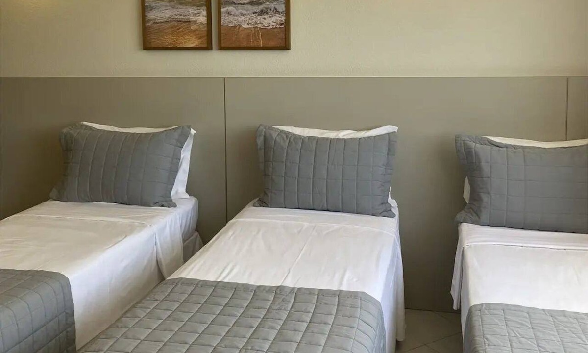 Vilas do Atlantico Hotel | Ideal Room Close to Beach and Local Hotspots - 1 Mi to Ipitanga Beach Surf