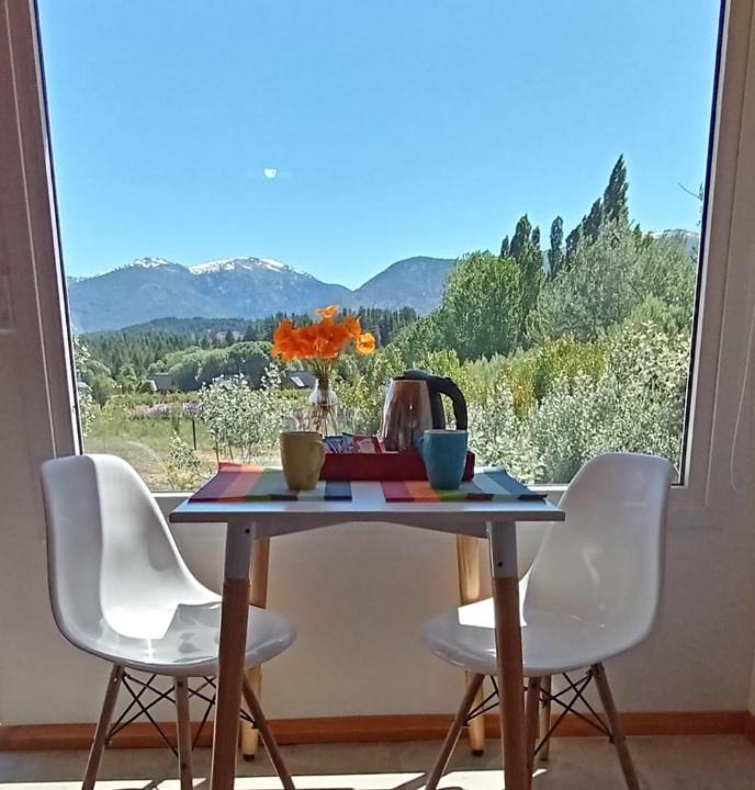 Lago Puelo Bed & Breakfast | La Casa de los Cuadros
