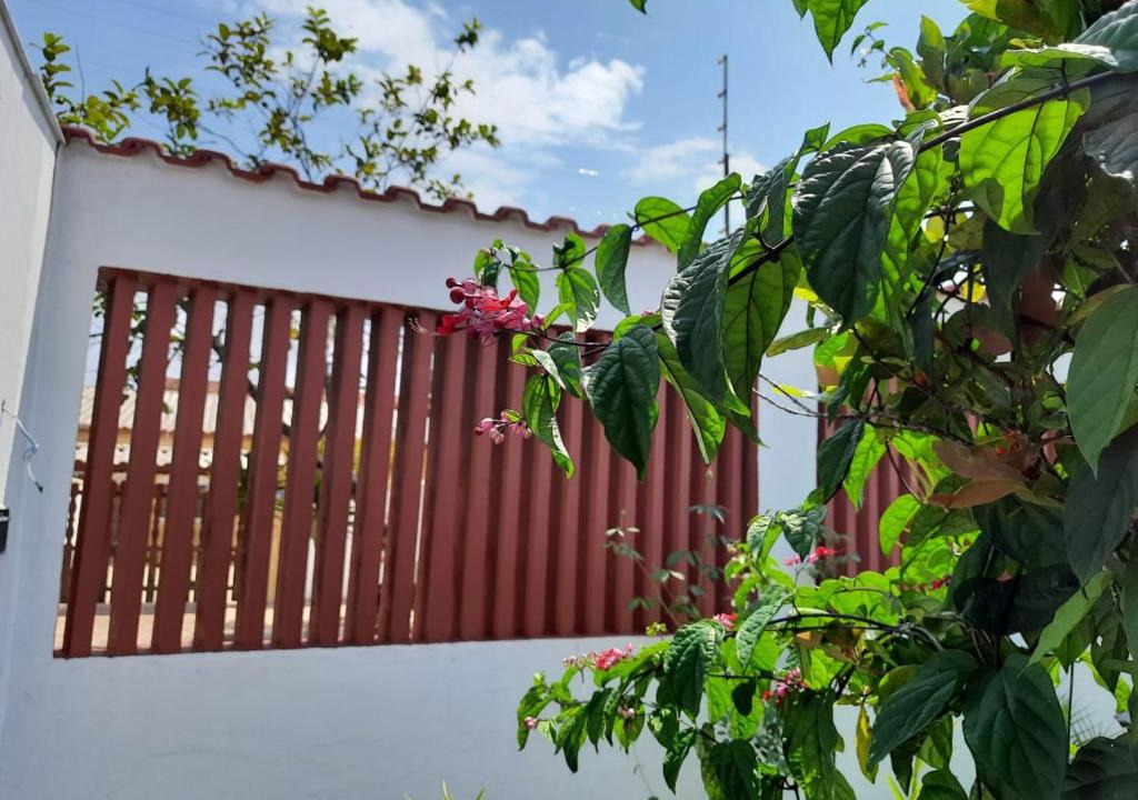 Tupy House | Linda casa de esquina em Itanhaém!