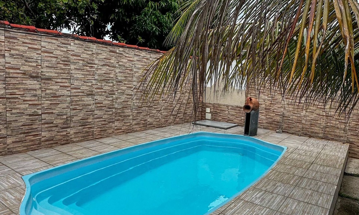 Taperapua Beach Apartment | Luxury 3BR Retreat in Tropical Paradise with Pool Close to the Beach.