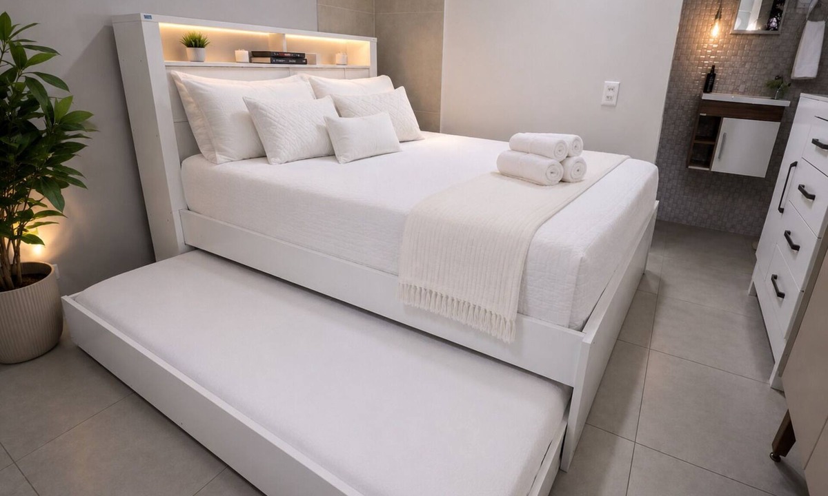 Lambari House | Modern, cozy room with Wi-Fi, TV, kitchen, double bed + extra bed.